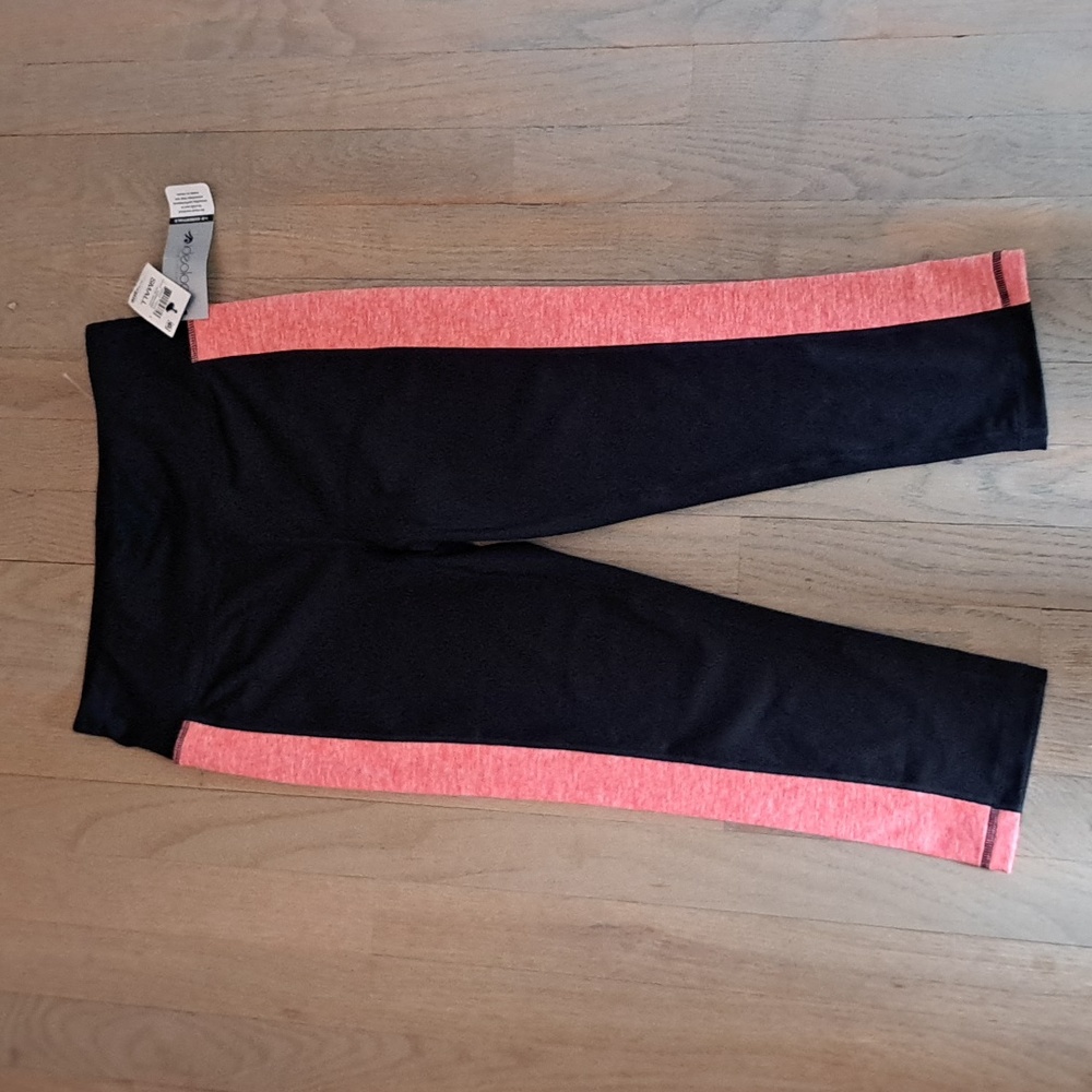 Ideology Flex Stretch Black/Coral Workout Capri's. Size Small NWT
